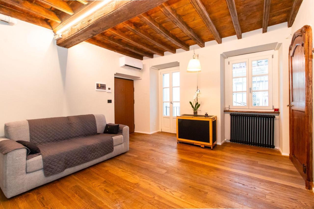 Stylish Quardilatero Flat Torino