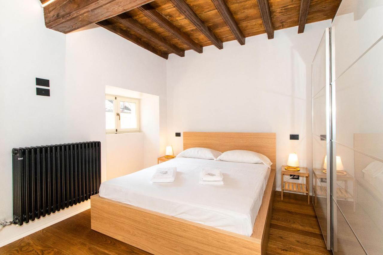 Stylish Quardilatero Flat Torino